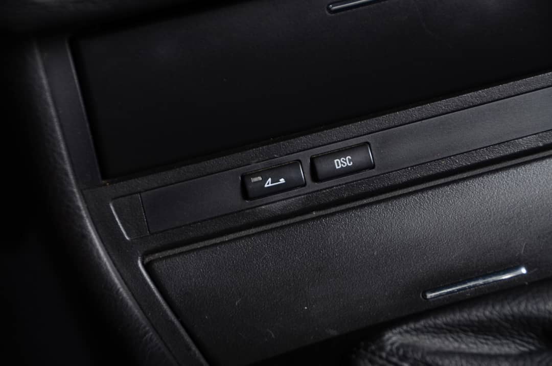 2001 BMW 3 Series 325Ci — photo 23