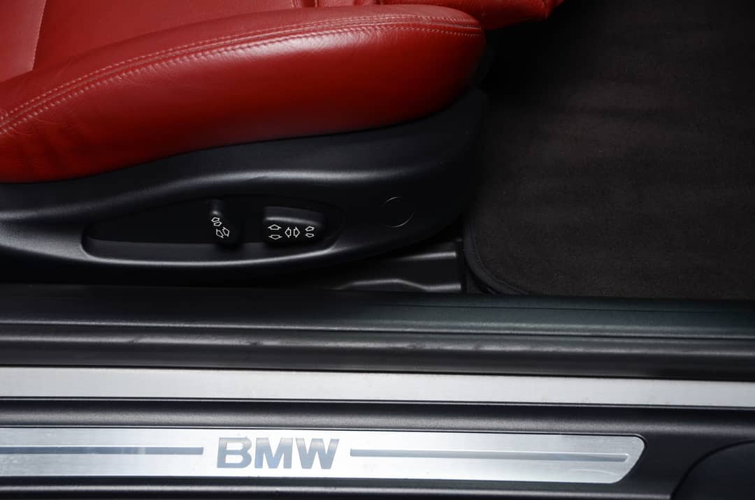 2001 BMW 3 Series 325Ci — photo 32