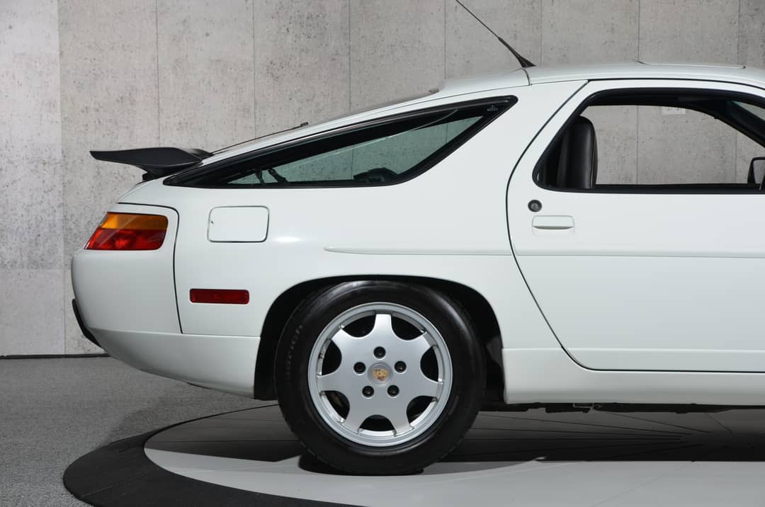 1991 Porsche 928 GT — photo 22