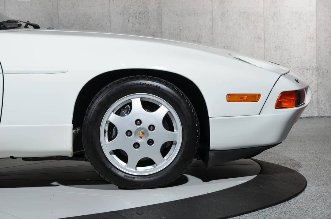 1991 Porsche 928 GT — photo 23