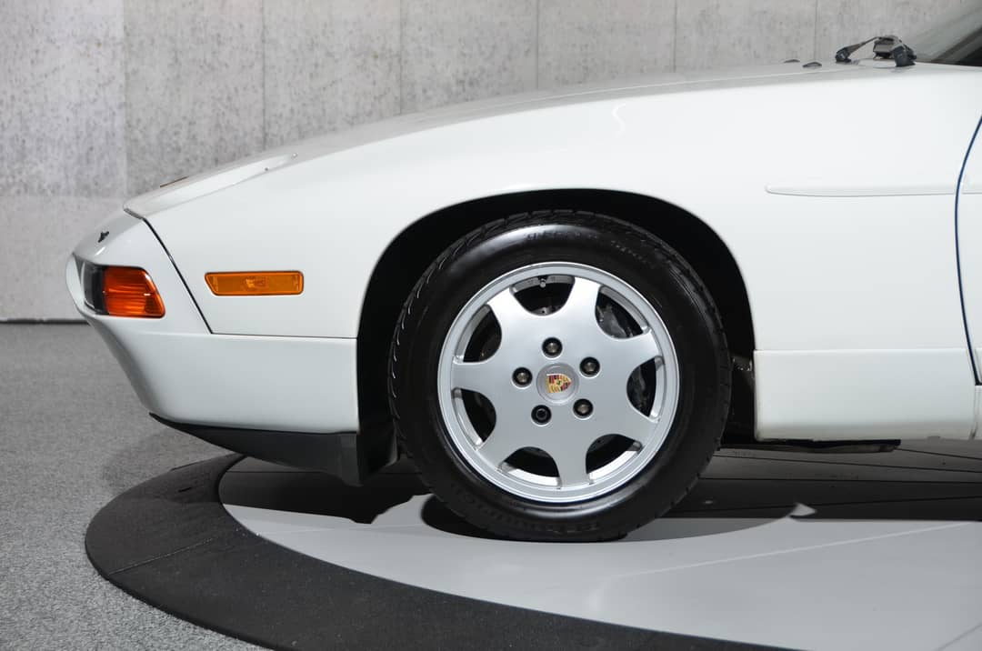 1991 Porsche 928 GT — photo 24