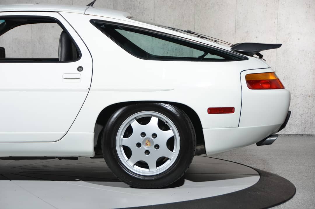 1991 Porsche 928 GT — photo 26
