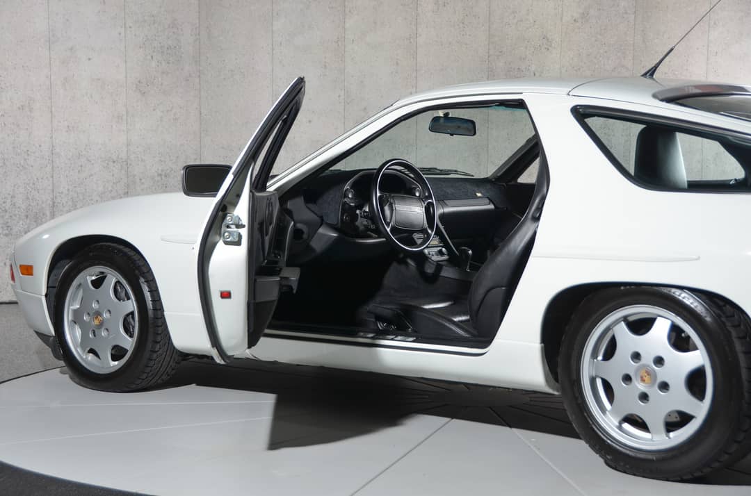 1991 Porsche 928 GT — photo 5