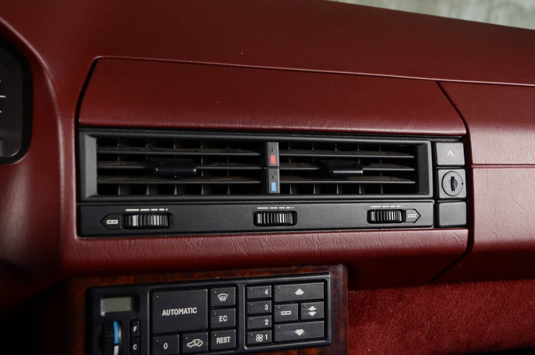 1990 Mercedes-Benz 300-Class 300 SL — photo 26