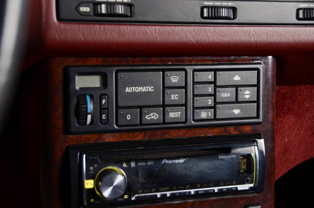 1990 Mercedes-Benz 300-Class 300 SL — photo 28