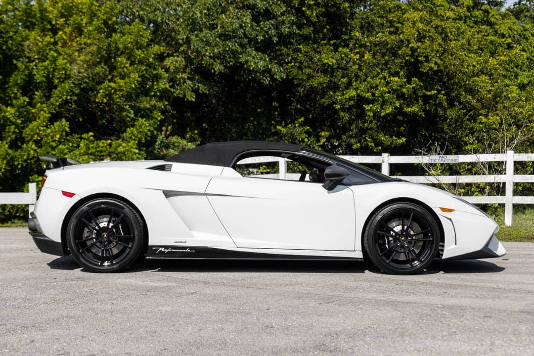 2011 Lamborghini Gallardo LP 570-4 Spyder Performante — photo 2