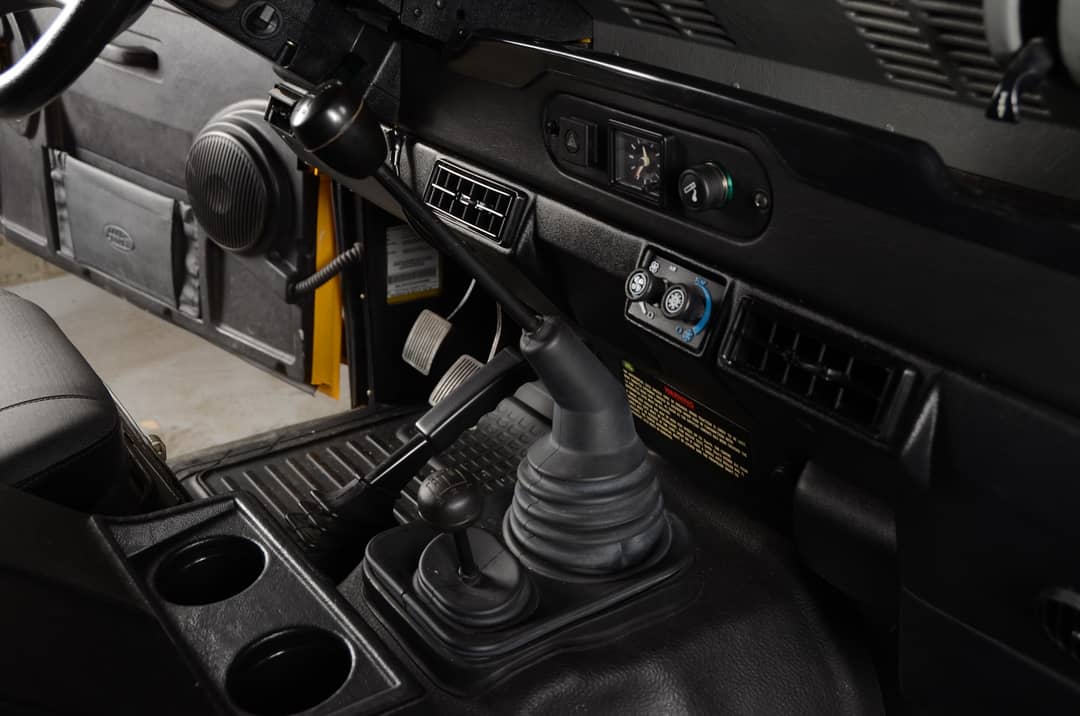 1995 Land Rover Defender 90 — photo 36
