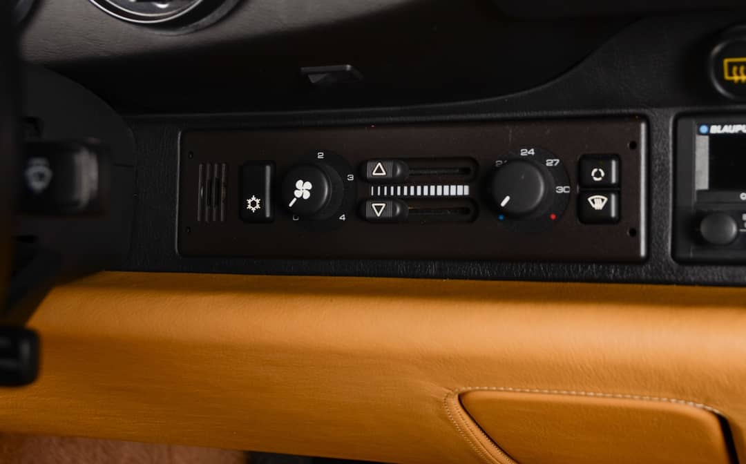 1992 Porsche 911 Carrera 2 — photo 30