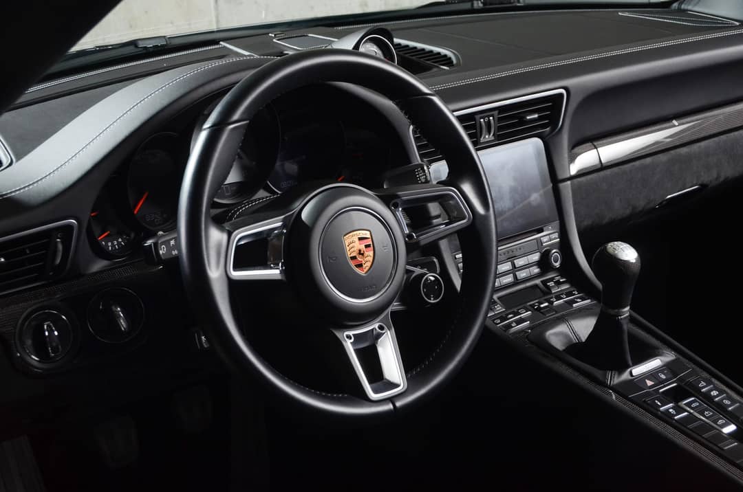 2018 Porsche 911 Carrera GTS — photo 17
