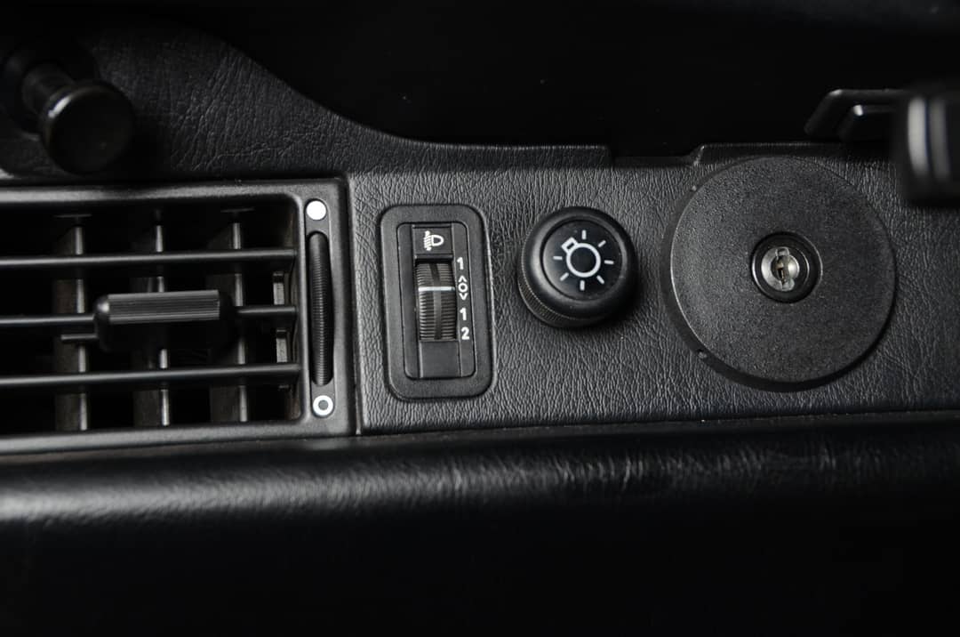 1991 Porsche Carrera 2 — photo 17