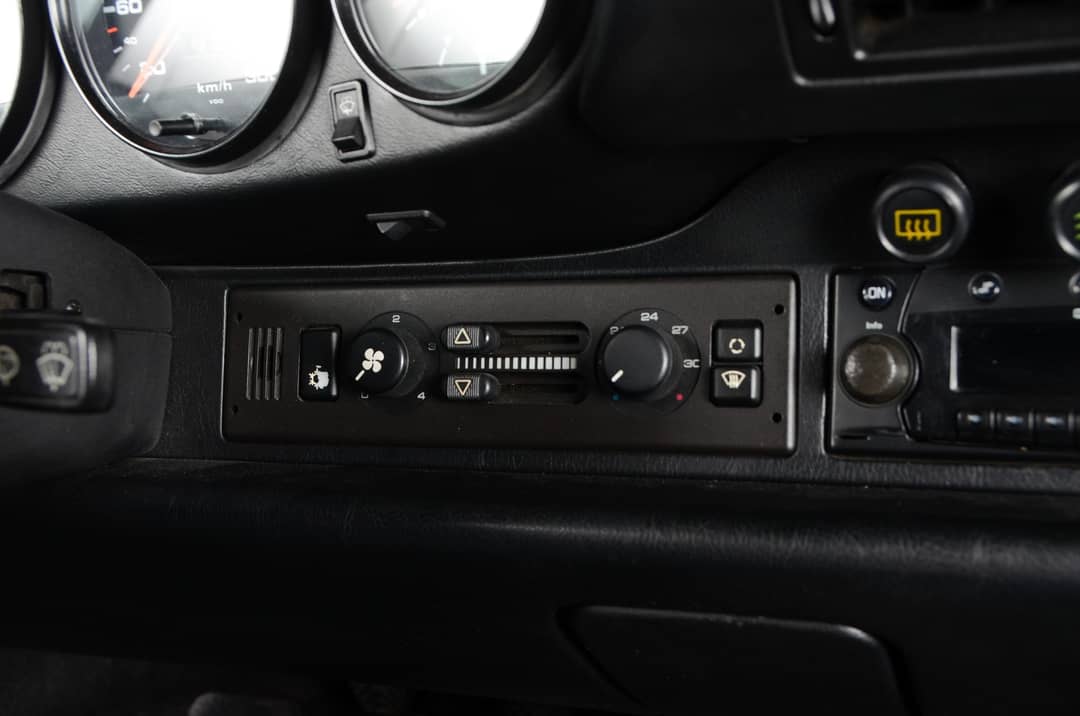1991 Porsche Carrera 2 — photo 21