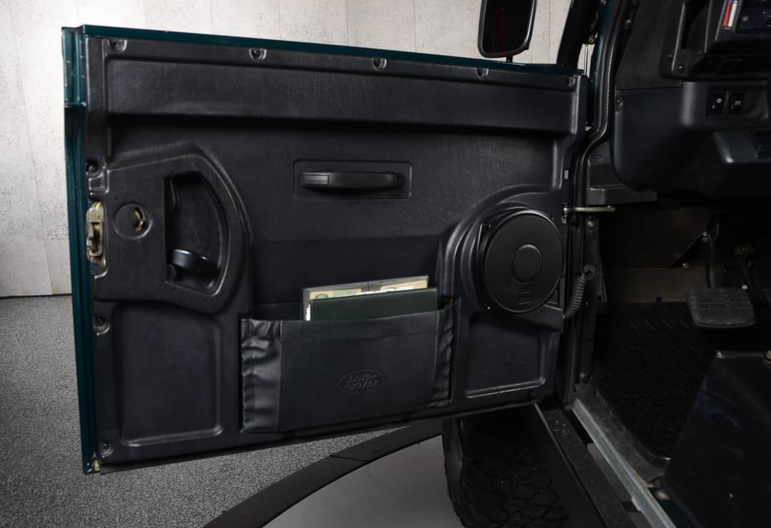 1997 Land Rover Defender 90 — photo 25
