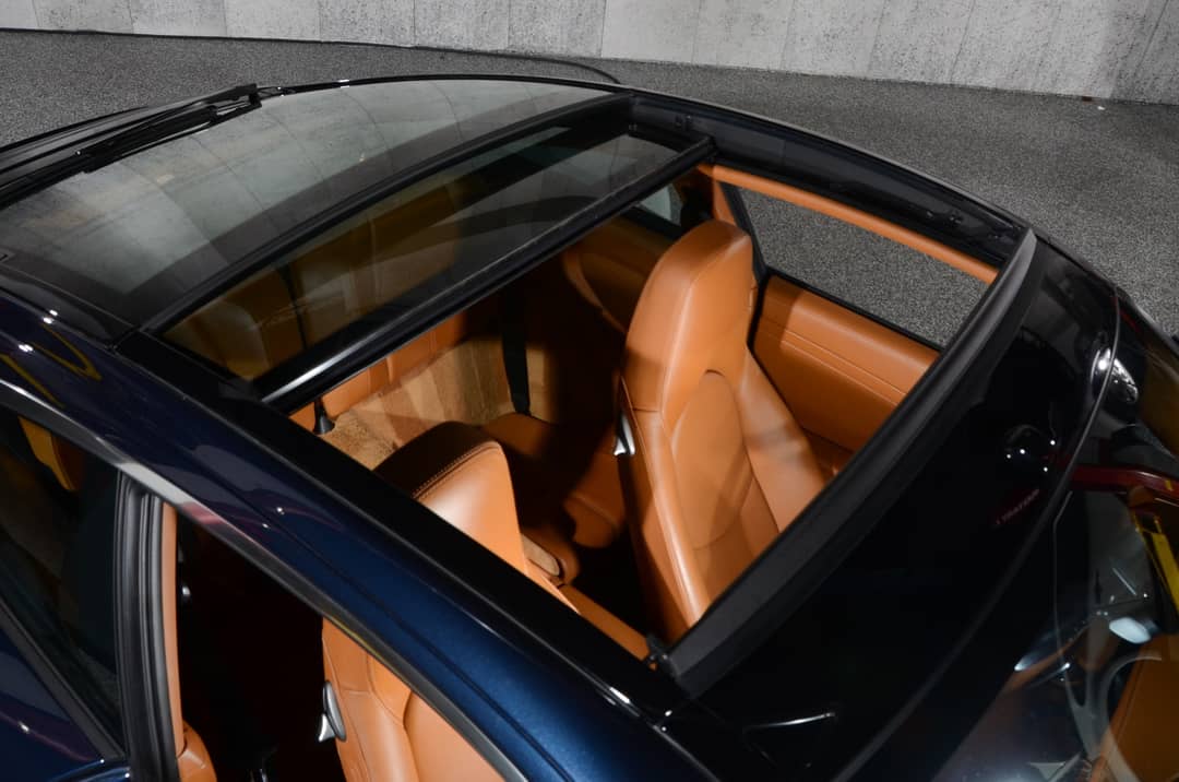 2011 Porsche 911 Targa 4S — photo 2