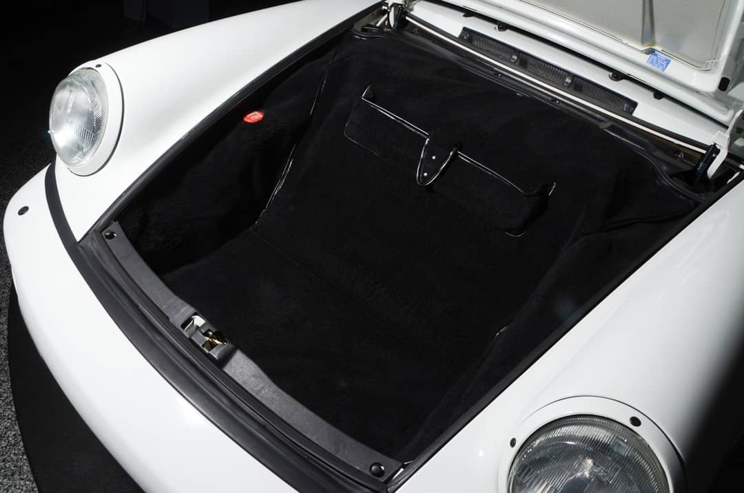 1990 Porsche 911 Carrera 2 Targa — photo 11
