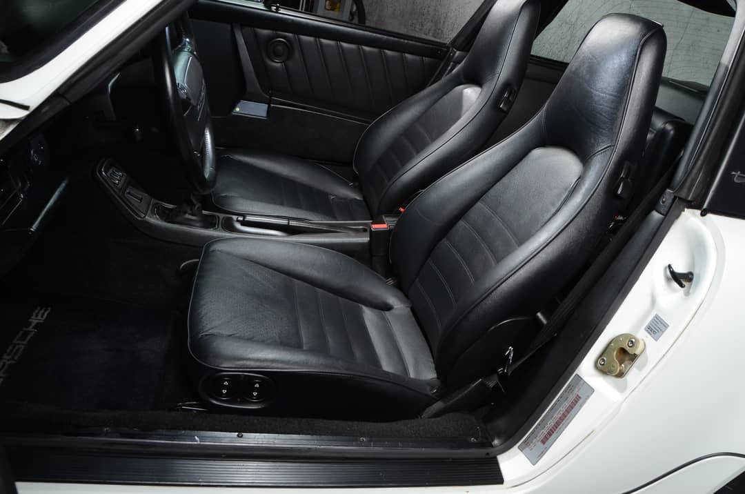 1990 Porsche 911 Carrera 2 Targa — photo 18