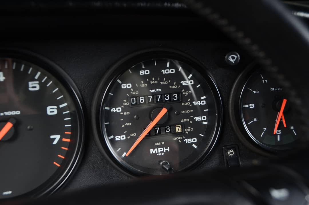 1990 Porsche 911 Carrera 2 Targa — photo 22