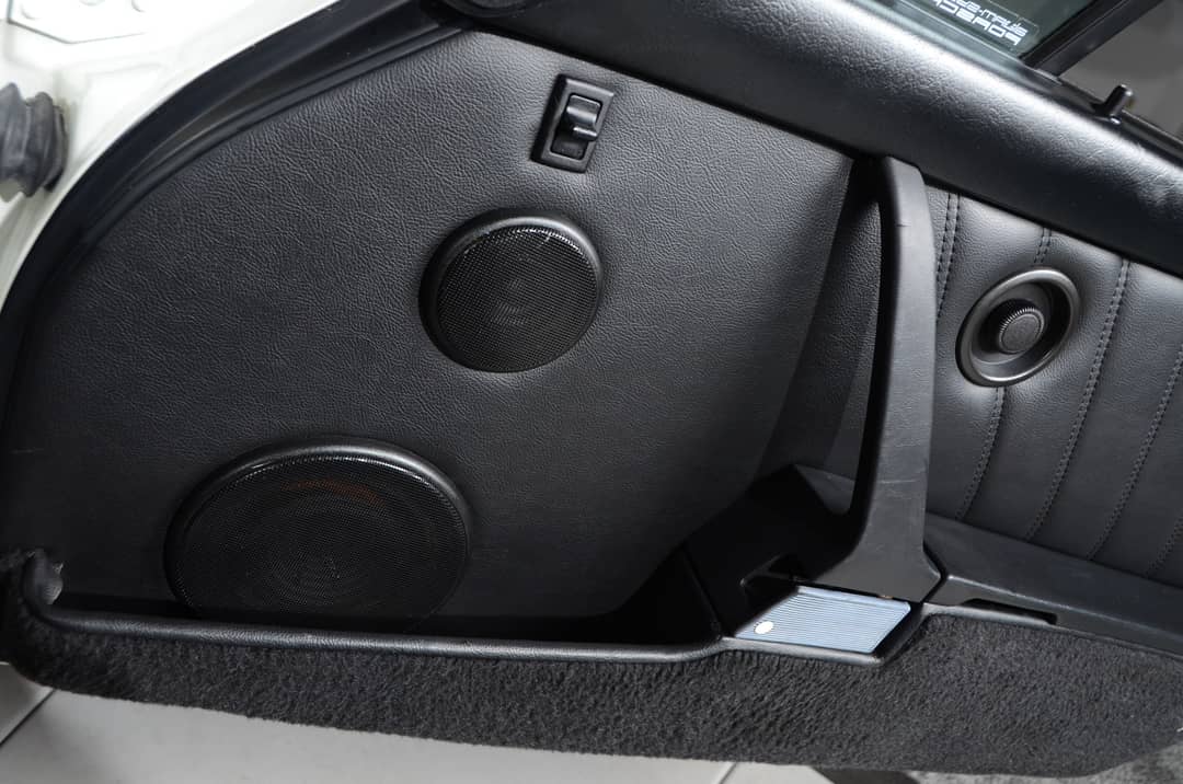 1990 Porsche 911 Carrera 2 Targa — photo 32