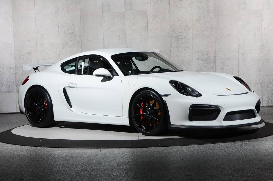 2016 Porsche Cayman GT4 — photo 2