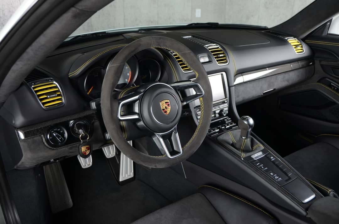 2016 Porsche Cayman GT4 — photo 16