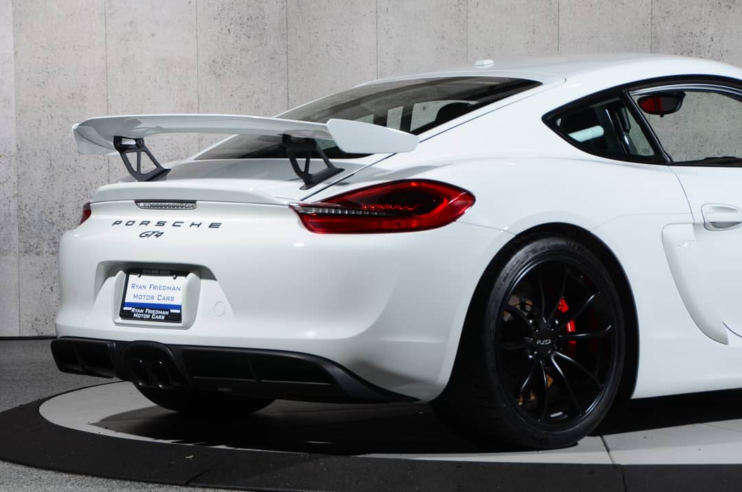 2016 Porsche Cayman GT4 — photo 9