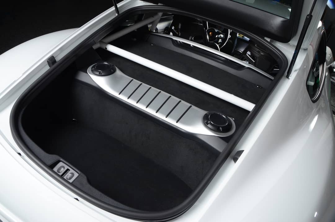 2016 Porsche Cayman GT4 — photo 10