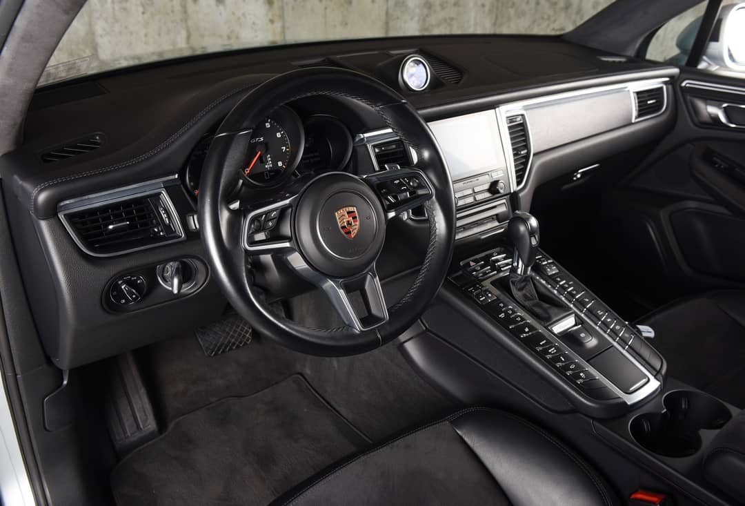 2017 Porsche Macan GTS — photo 31