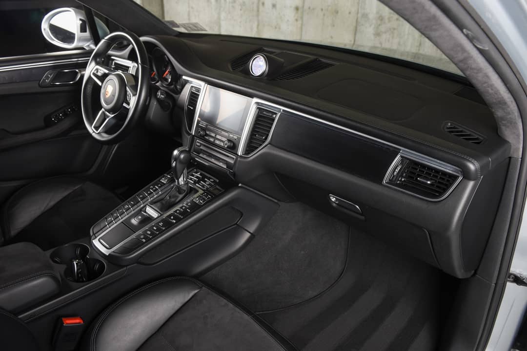 2017 Porsche Macan GTS — photo 43