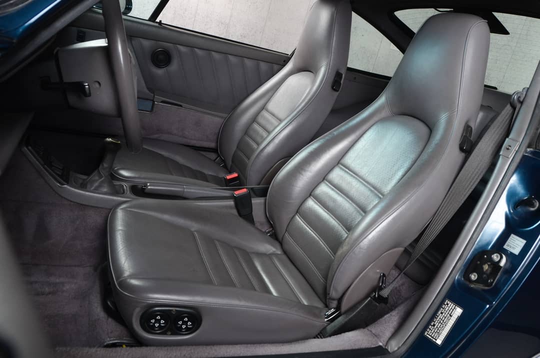 1993 Porsche 911 Carrera 4 — photo 21
