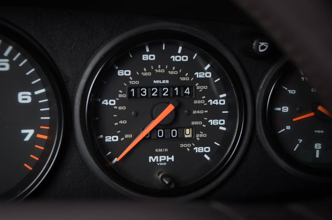 1993 Porsche 911 Carrera 4 — photo 24