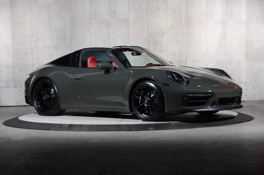 2022 Porsche 911 Targa 4 GTS — photo 2