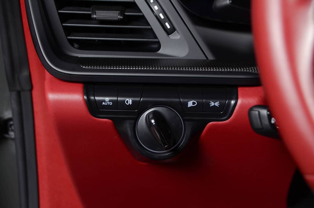 2022 Porsche 911 Targa 4 GTS — photo 19