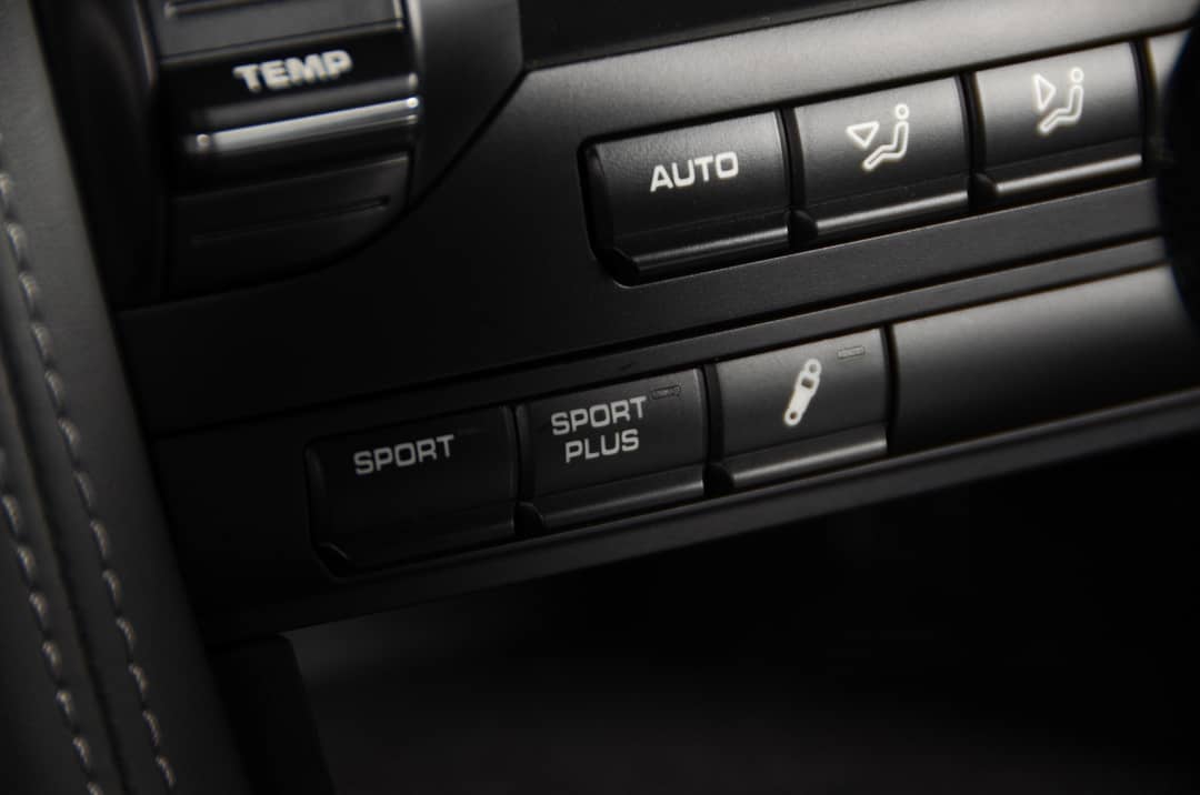 2011 Porsche 911 Turbo S — photo 27