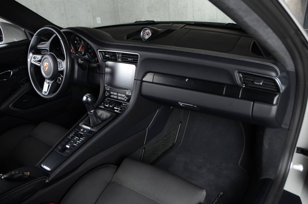 2019 Porsche 911 Carrera GTS — photo 17
