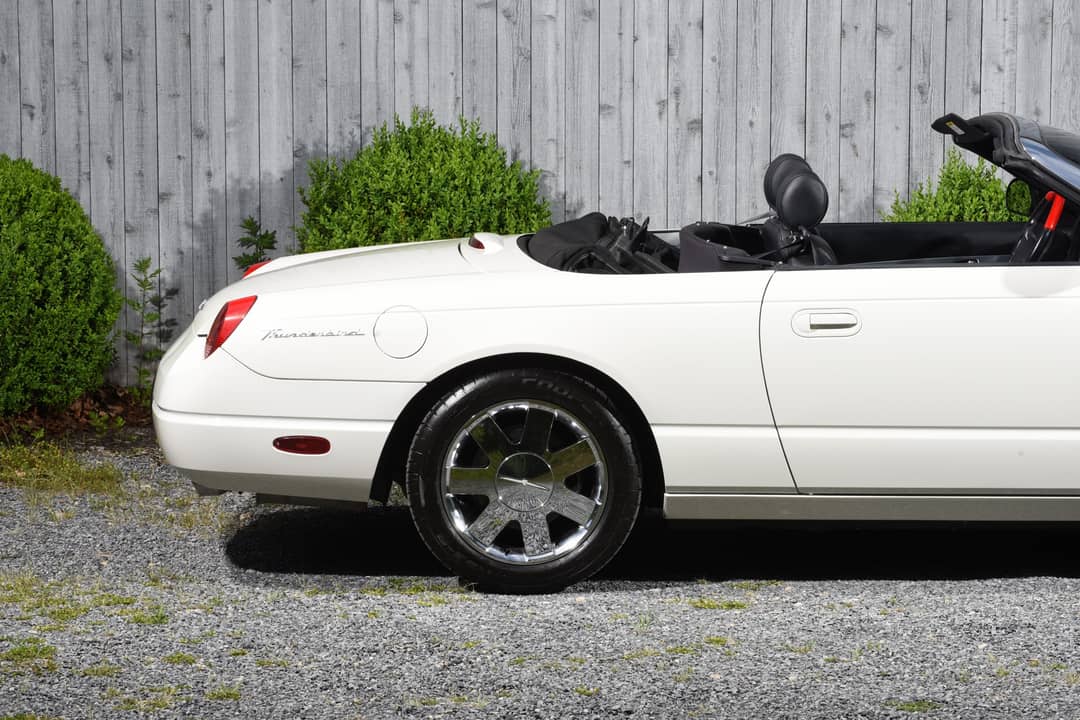 2003 Ford Thunderbird — photo 16