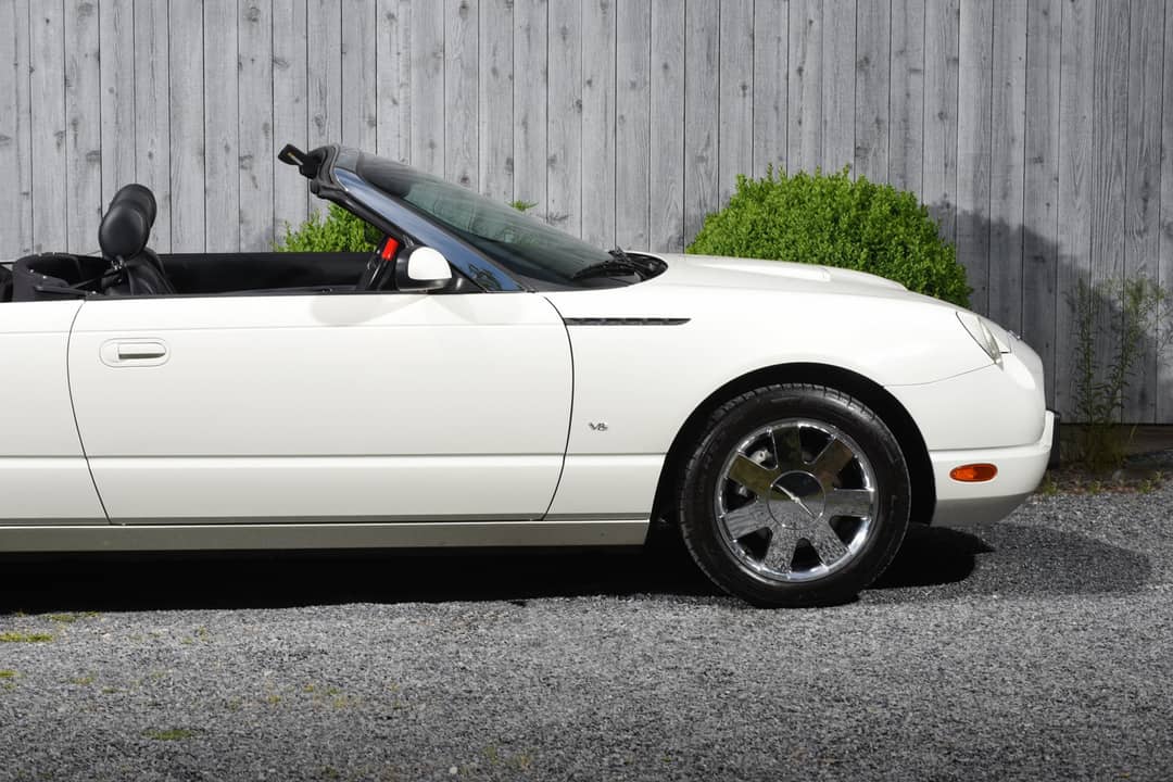 2003 Ford Thunderbird — photo 17
