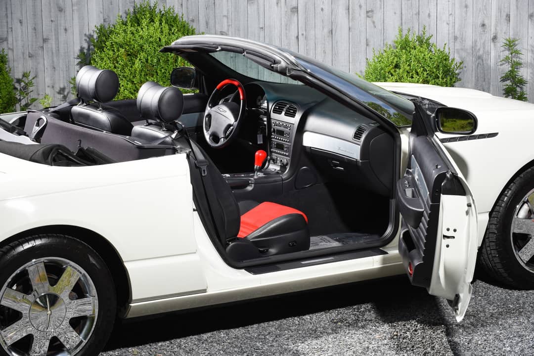 2003 Ford Thunderbird — photo 18