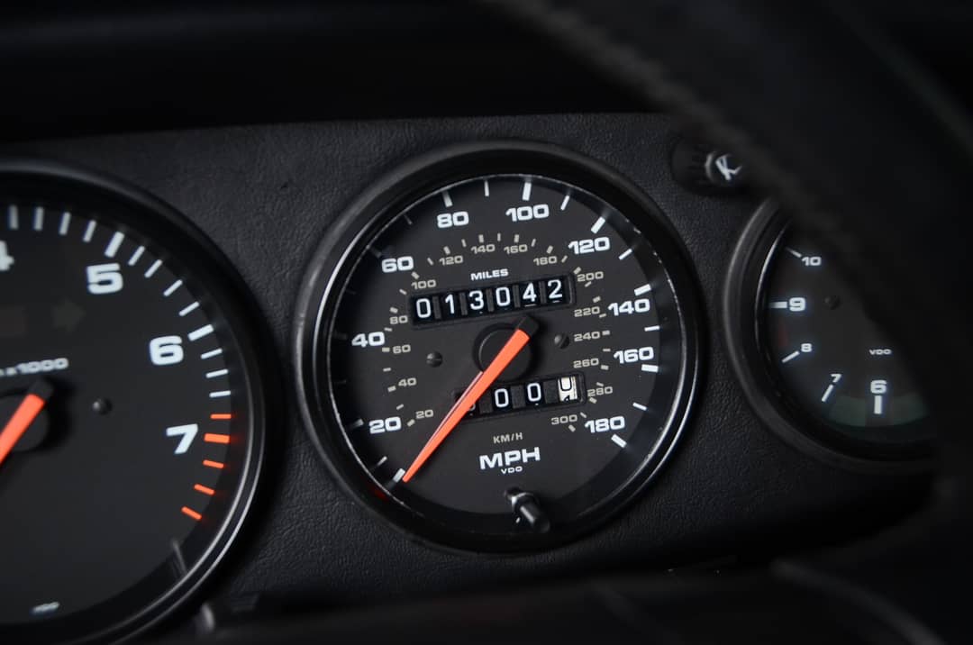 1990 Porsche 911 Carrera 4 Targa — photo 25