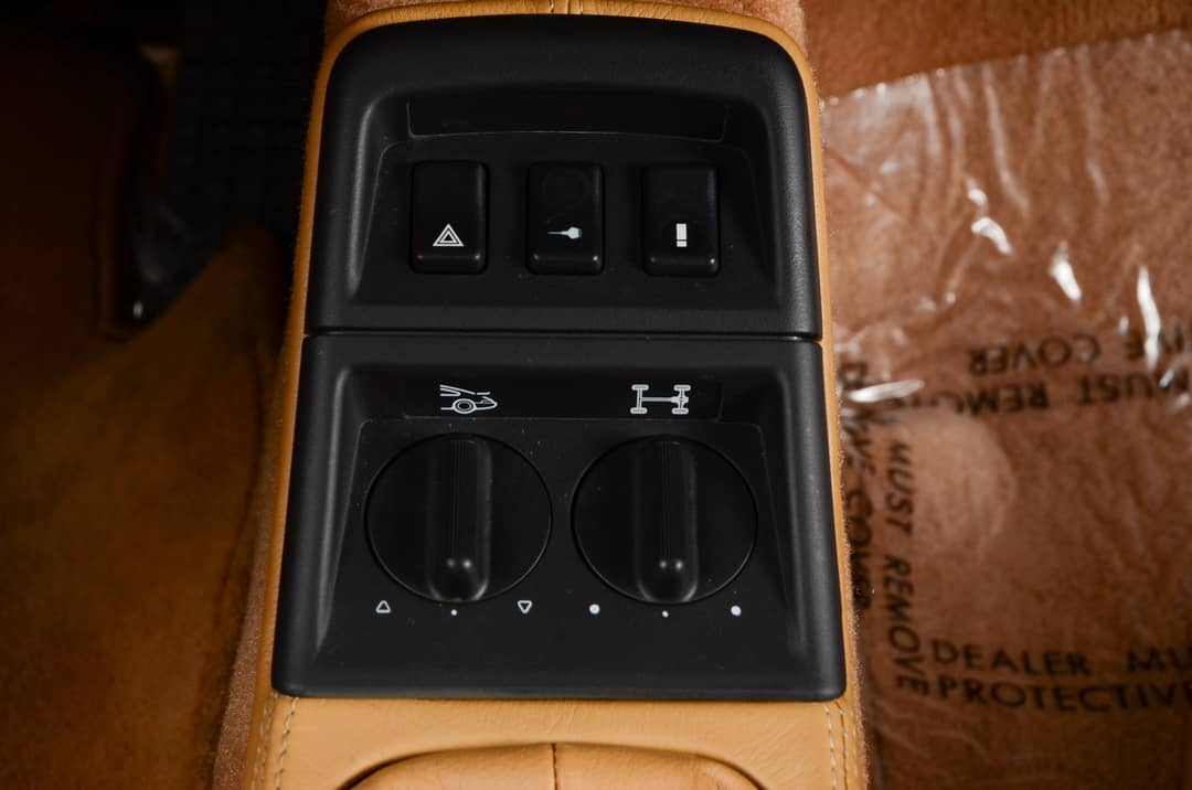 1990 Porsche 911 Carrera 4 Targa — photo 28