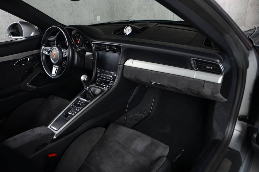 2017 Porsche 911 Carrera 4 GTS — photo 36