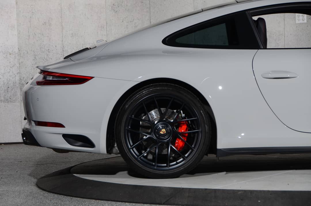 2019 Porsche 911 Carrera GTS — photo 27