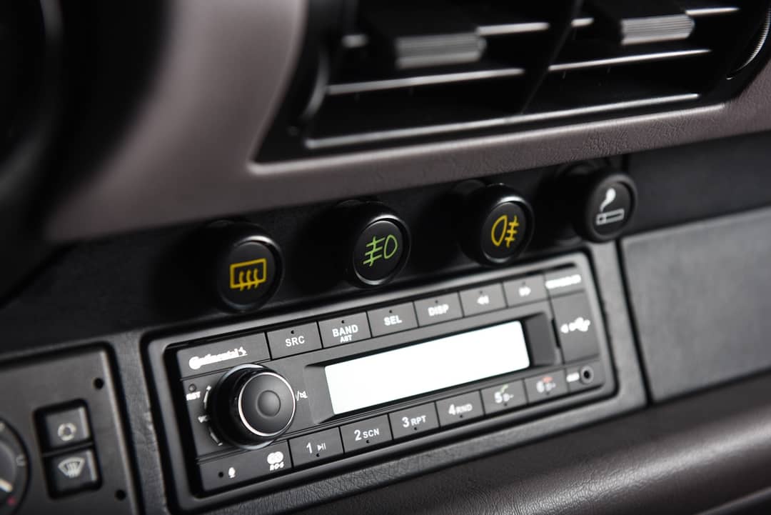 1992 Porsche 911 Carrera 4 — photo 21