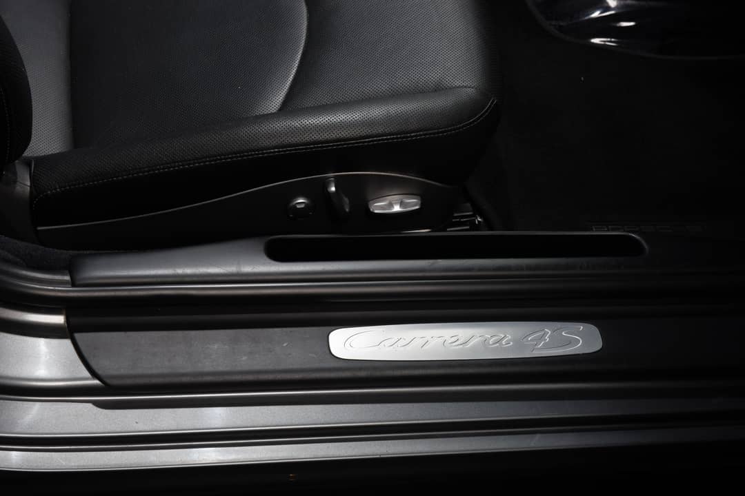 2010 Porsche 911 Carrera 4S — photo 32
