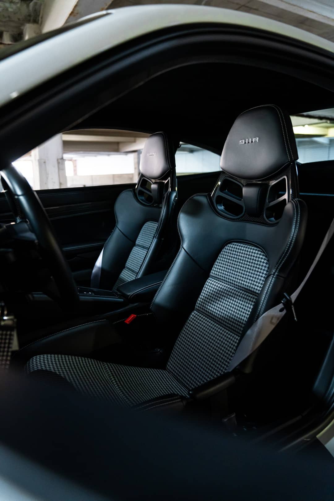 2016 Porsche 911 R — photo 18