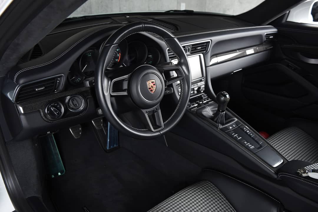 2016 Porsche 911 R — photo 44