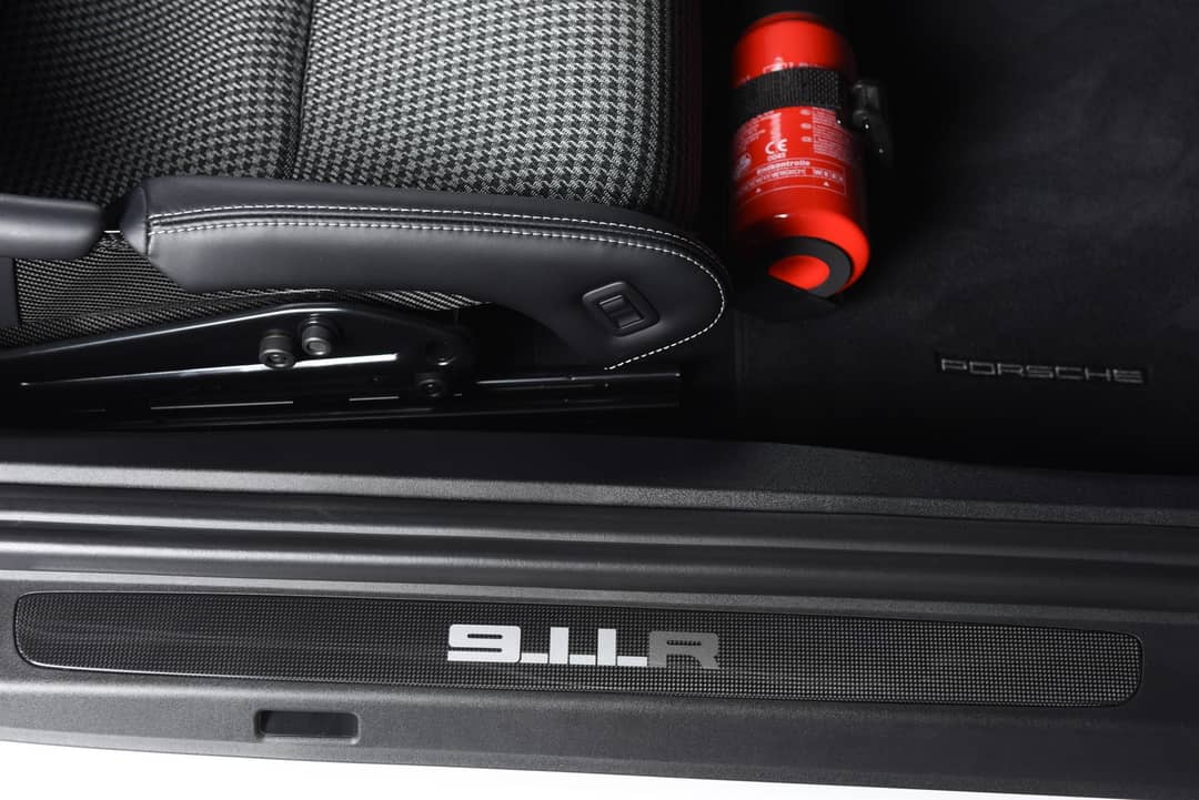 2016 Porsche 911 R — photo 57