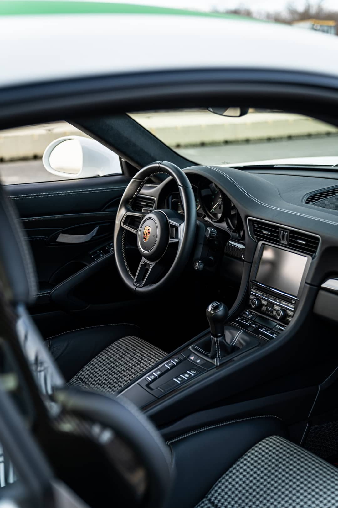 2016 Porsche 911 R — photo 64