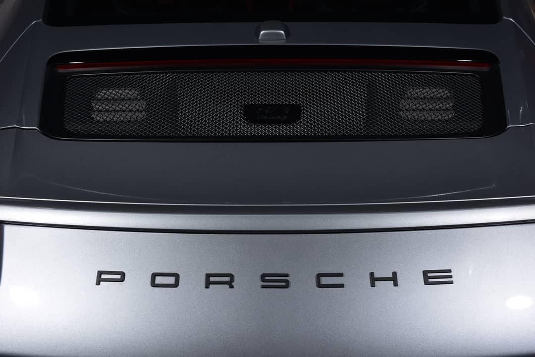 2018 Porsche 911 GT3 Touring — photo 19
