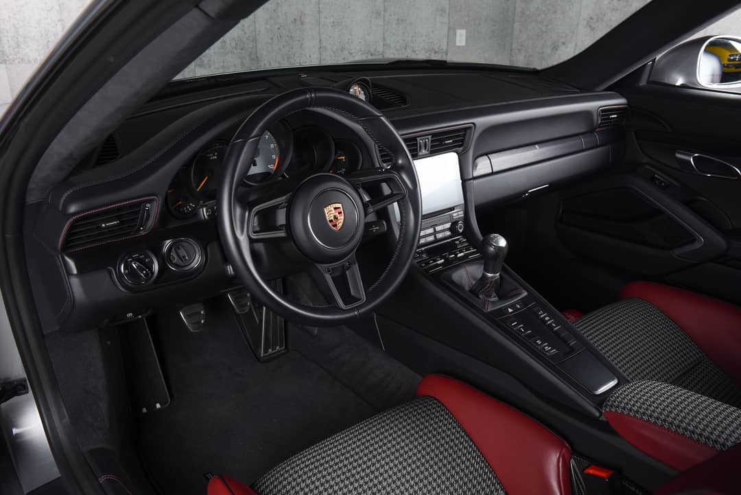 2018 Porsche 911 GT3 Touring — photo 33