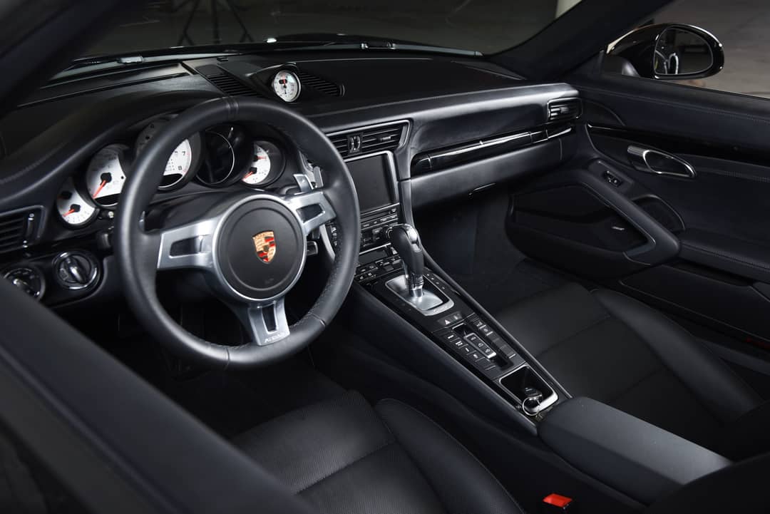 2015 Porsche 911 Turbo — photo 25