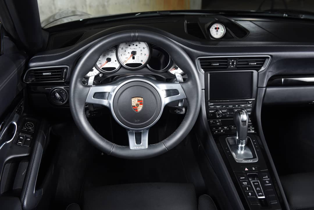 2015 Porsche 911 Turbo — photo 26